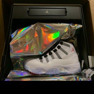 NWT NIB Jordan 11 Adapt sz 10